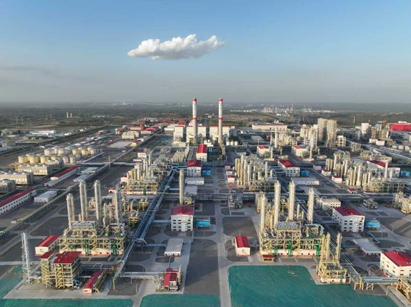 项目照片-煤炭分质利用制化工新材料示范项目一期180万吨年乙二醇工程草酸二甲酯及乙二醇装置 - 副本